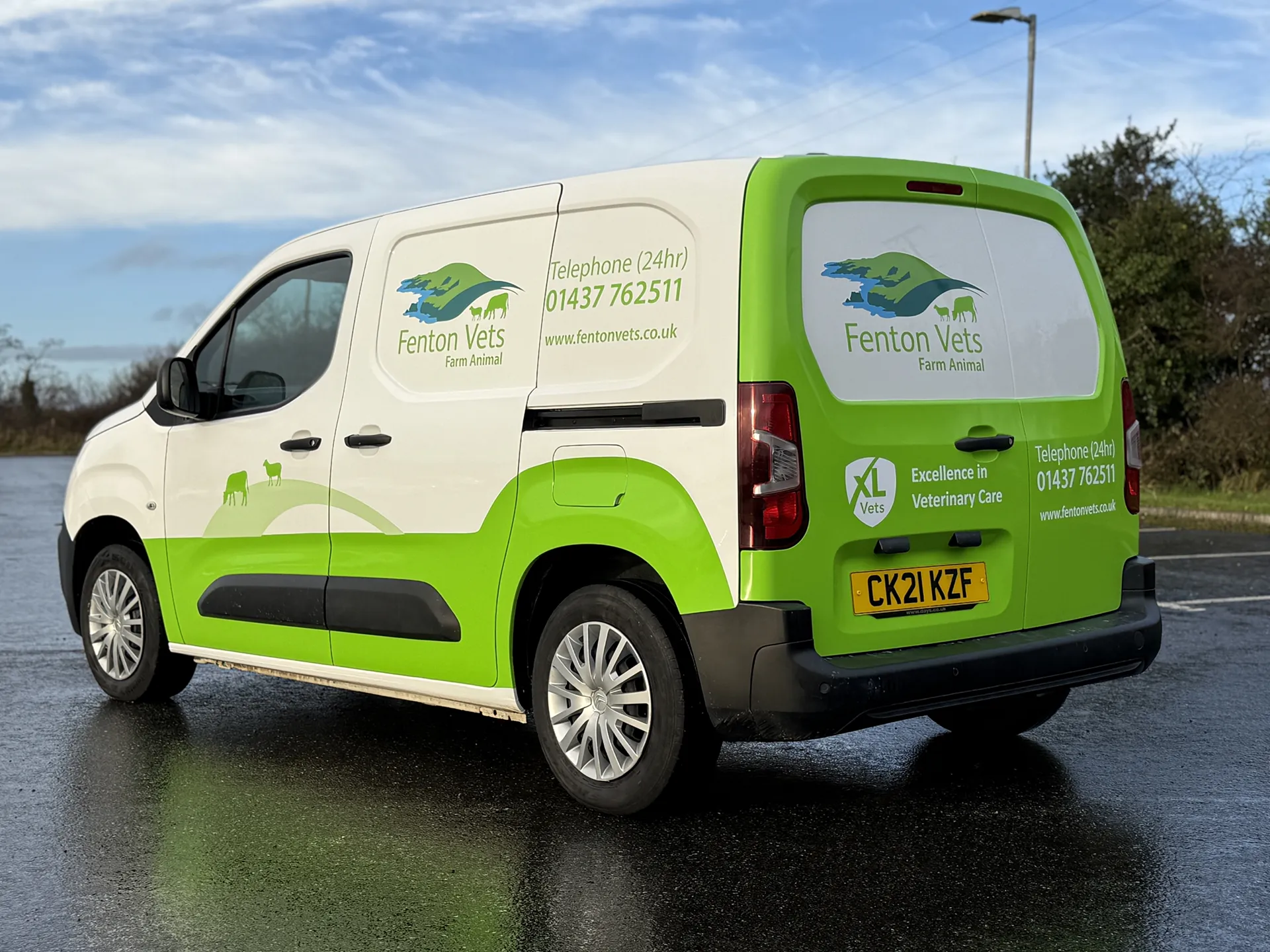 mobad Fenton Vets fenton vets vehicle graphics